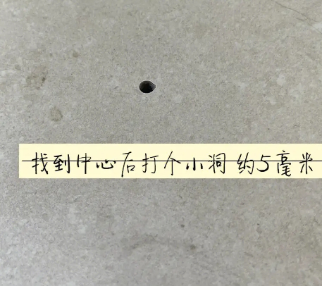 尼玛瓷砖空鼓维修公司专业解答在瓷砖铺贴过程中，如果砂料搅拌不均匀，将会带来以下问题